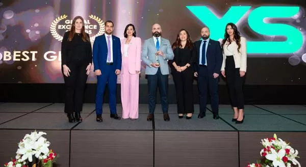 إكس أس دوت كوم تُتَوَج بجائزة أفضل وسيط مالي عالمي خلال معرض قطر المالي